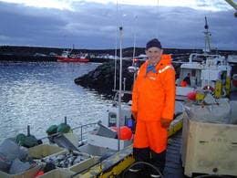 Óli Hjálmar Ólason, þá skipstjóri og útgerðarmaður á Óla Bjarnasyni EA 279, þegar hann var tekinn tali í Morgunblaðinu 2006. Hann lést 24. ágúst síðastliðinn.